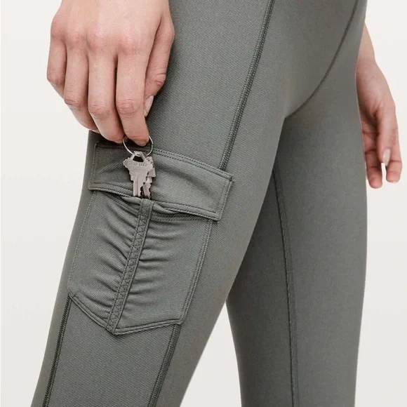 Lululemon Scenic Route Leggings in EUC - Picture 4 of 16